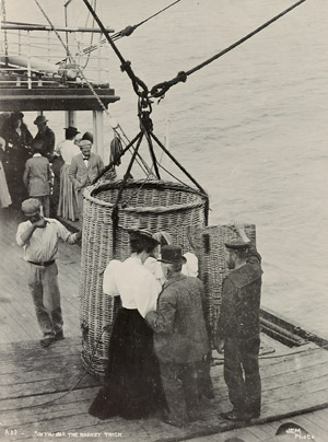 Lot 32, Auction  104, Afrikareise, Album mit 70 Fotografien und ca. 20 Postkarten und Beilagen