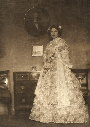 Lot 4130, Auction  113, Erfurth, Hugo, Costume study