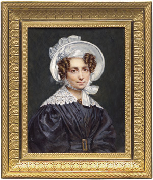 Lot 6557, Auction  113, d'Aubigny d'Autel, Amélie - Umkreis, Bildnis einer jungen Frau in violettem Kleid mit weißem Spitzenkragen, in ihrer gelockten Frisur eine weiße Seidenhaube mit Seidenschleifen.