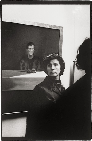 Lot 4178, Auction  121, Richter, Evelyn, Vor Wolfgang Mattheurs Gemälde 'Die Ausgezeichnete'