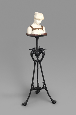 Lot 6171, Auction  121, Berliner Eisen, 19. Jh. Dreifuß mit Kormorandekor