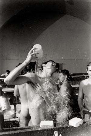 Lot 4226, Auction  122, McBride, Will, Mike schmeißt Wasser auf sich, Schule Schloß Salem