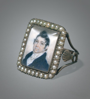 Lot 6480, Auction  122, Britisch, um 1820/1830. Ring Miniatur Portrait eines schwarzhaarigen Mannes in dunkler Jacke