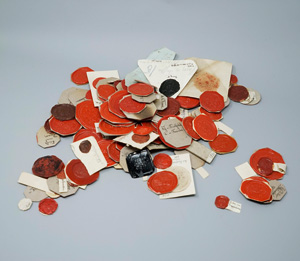 Lot 419, Auction  125, Siegelsammlung, von ca. 1000 ausgeschnittenen und auf Papier montierten Lacksiegeln. 18.-19. Jahrhundert