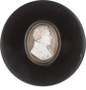 Lot 6306, Auction  125, Französisch, um 1820. Miniatur Muschelkamee Portrait eines Mannes mit Lockenhaar im Profil nach rechts, auf Dose