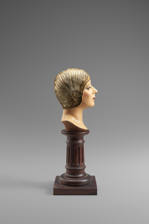 Lot 6610, Auction  125, Glockenhut, Goldlamé & Strass-Steine Flapper Cloche