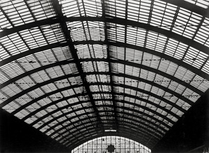 Los 4229 - Stone, Sasha and Cami - Berlin train station - 0 - thumb