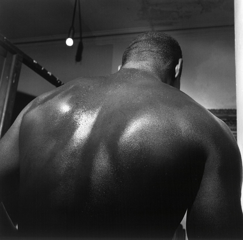 Lot 3398, Auction 127, Fink, Larry, Boxing. Mit 1 nummerierten und signierten Originalfotografie "Blue Horizon"